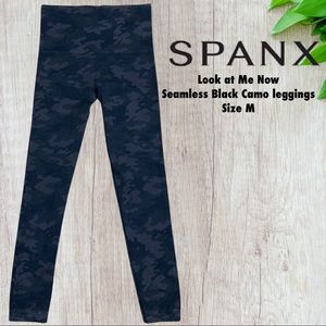 Spanx Look At Me Now Seamless Camo leggings size M